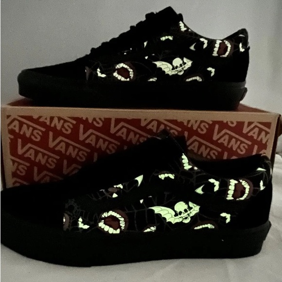 Vans Old Skool Glow Frights Black Men's Classic Skate Shoes - Picture 2 of 9